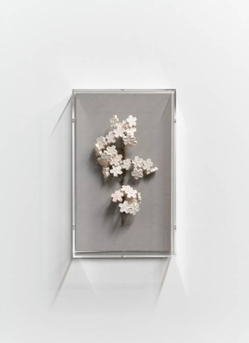 Bontarō Dokuyama, installation view, Synchronized Cherry Blossom, 2019. Uiro, cloth, wire, cherry tree. Copyright and courtesy artist, LEESAYA Gallery and Fountain