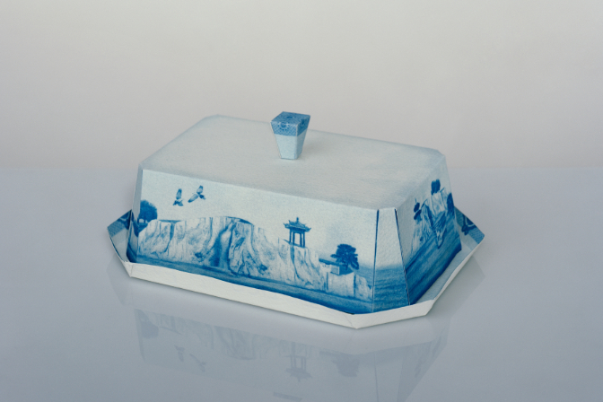 The Blue and White Collection, Article#1-Butter Dish, 2010. © Fan Chon Hoo. Courtesy Fountain